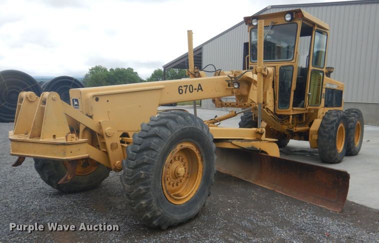 image for item DK5700 1980 John Deere 670A  motor grader