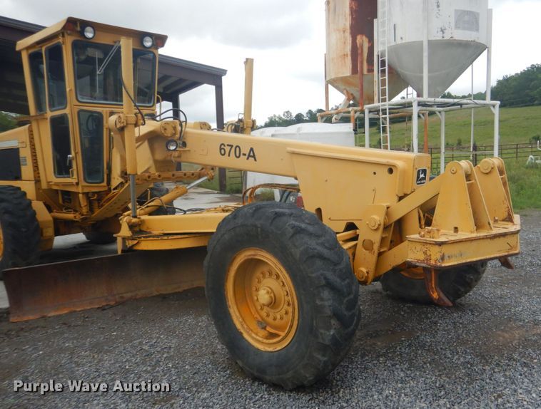 image for item DK5700 1980 John Deere 670A  motor grader