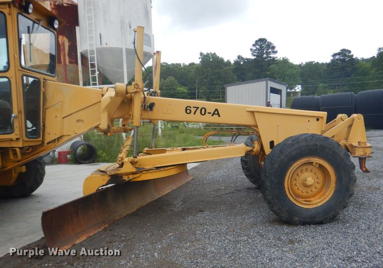 image for item DK5700 1980 John Deere 670A  motor grader