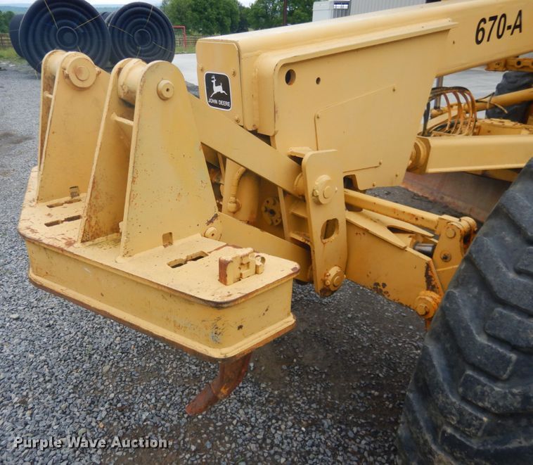image for item DK5700 1980 John Deere 670A  motor grader