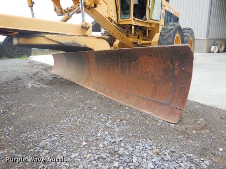 image for item DK5700 1980 John Deere 670A  motor grader