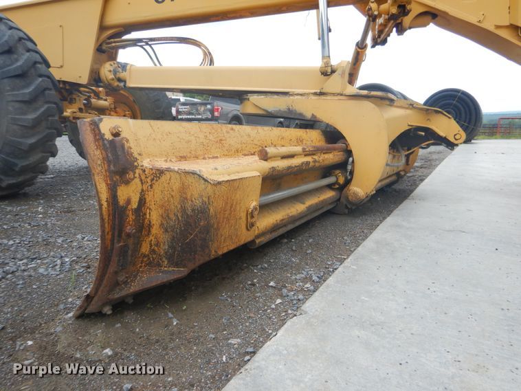 image for item DK5700 1980 John Deere 670A  motor grader