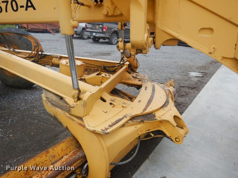 image for item DK5700 1980 John Deere 670A  motor grader