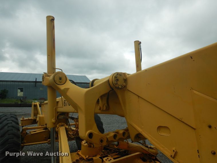 image for item DK5700 1980 John Deere 670A  motor grader