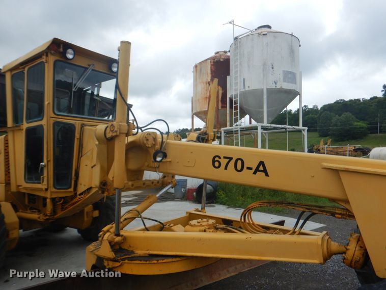 image for item DK5700 1980 John Deere 670A  motor grader