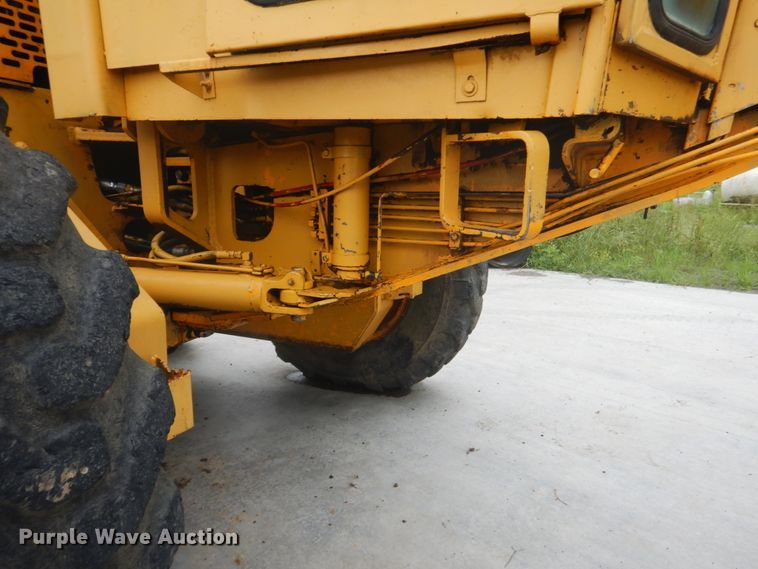 image for item DK5700 1980 John Deere 670A  motor grader