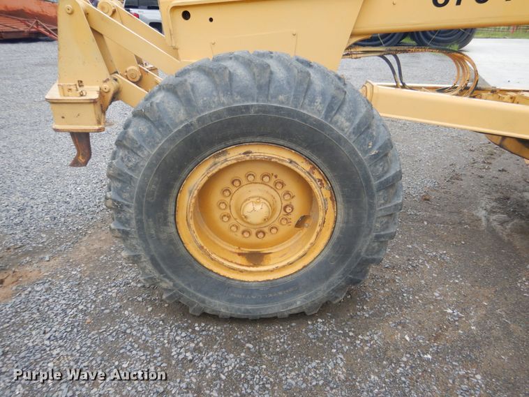 image for item DK5700 1980 John Deere 670A  motor grader