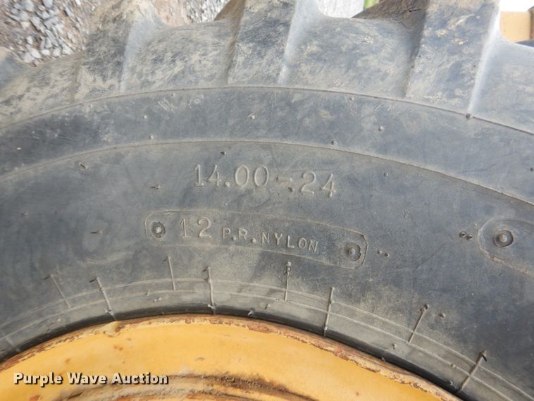 image for item DK5700 1980 John Deere 670A  motor grader