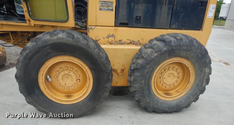 image for item DK5700 1980 John Deere 670A  motor grader