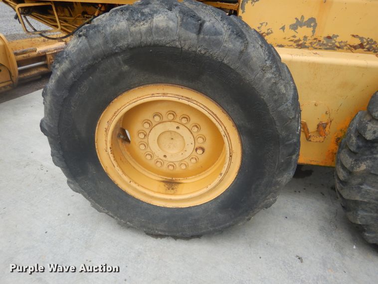 image for item DK5700 1980 John Deere 670A  motor grader