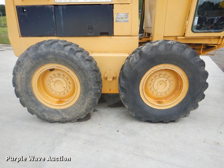 image for item DK5700 1980 John Deere 670A  motor grader