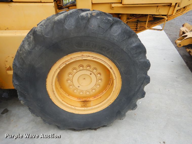 image for item DK5700 1980 John Deere 670A  motor grader