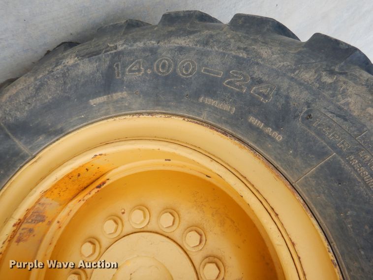 image for item DK5700 1980 John Deere 670A  motor grader