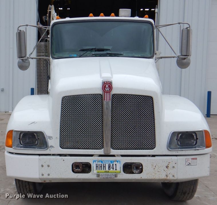 image for item DL0042 2006 Kenworth T300  utility / service truck