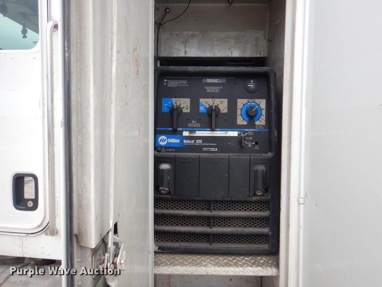 image for item DL0042 2006 Kenworth T300  utility / service truck