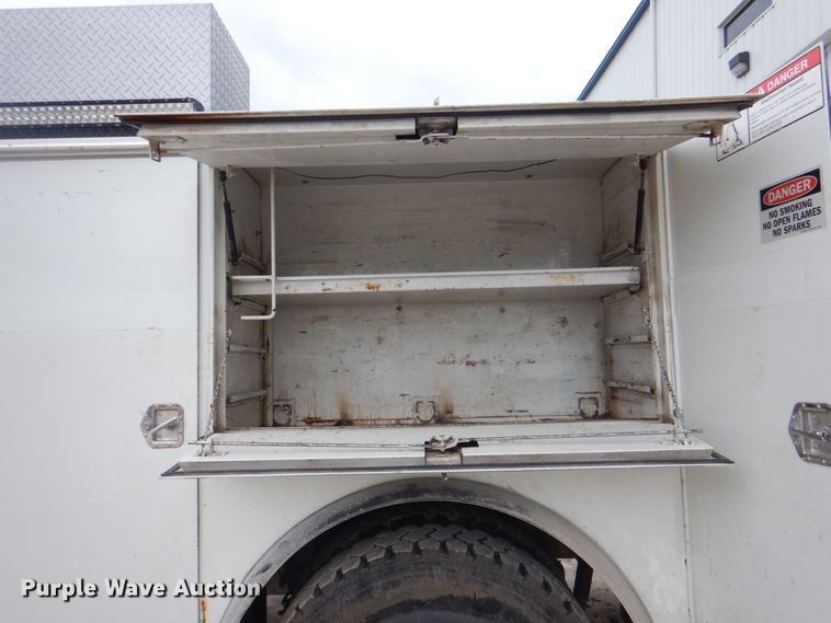 image for item DL0042 2006 Kenworth T300  utility / service truck