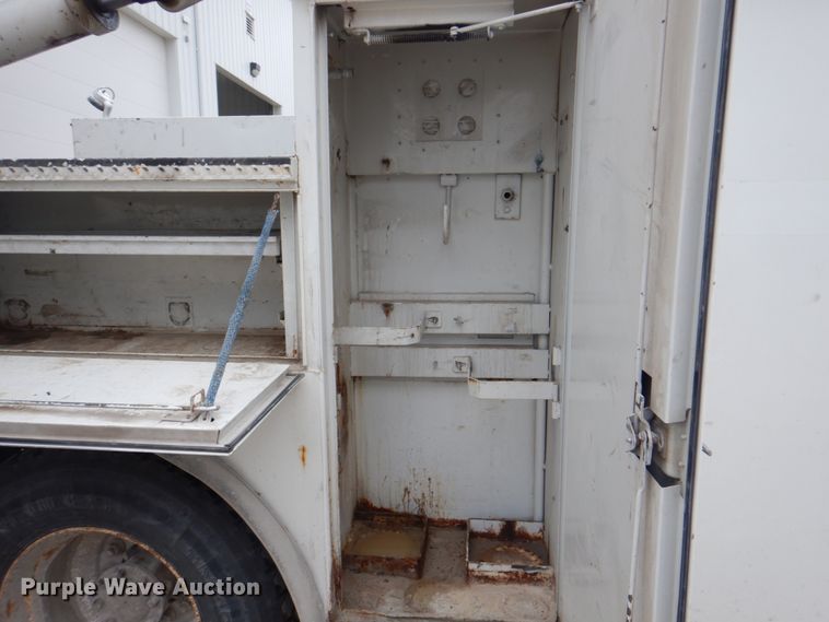 image for item DL0042 2006 Kenworth T300  utility / service truck