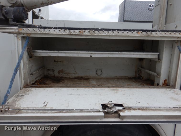 image for item DL0042 2006 Kenworth T300  utility / service truck