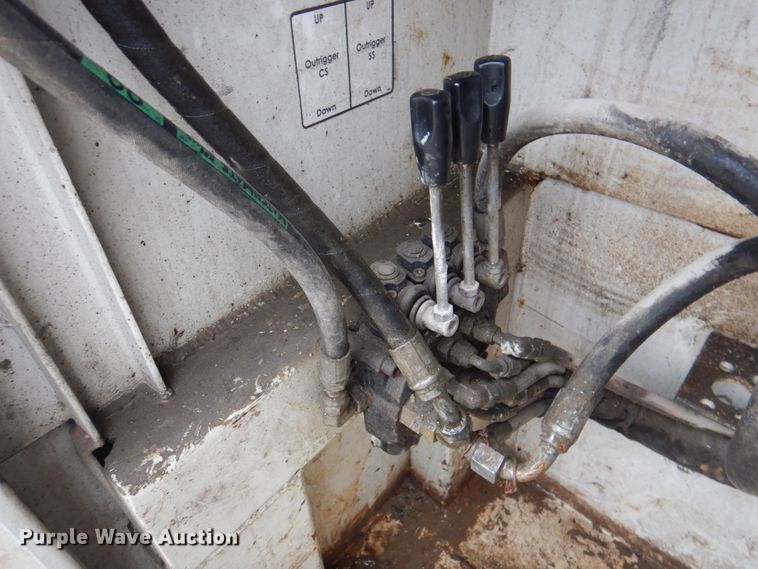 image for item DL0042 2006 Kenworth T300  utility / service truck