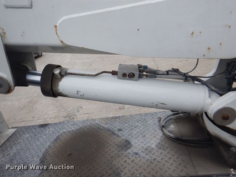 image for item DL0042 2006 Kenworth T300  utility / service truck