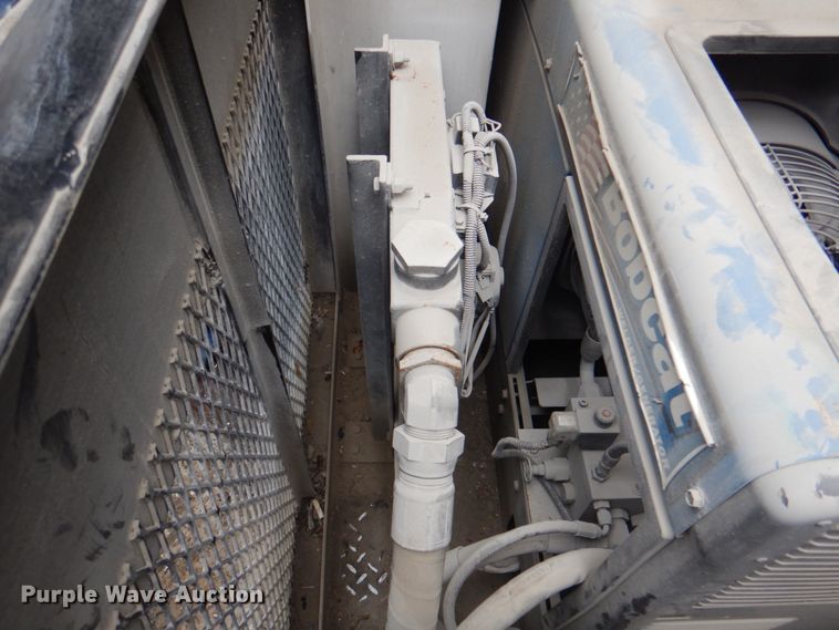 image for item DL0042 2006 Kenworth T300  utility / service truck