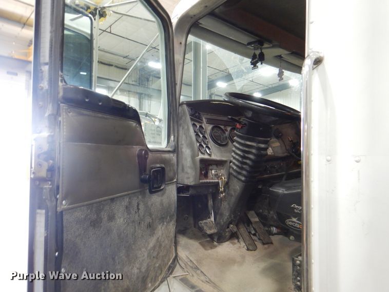 image for item DL0042 2006 Kenworth T300  utility / service truck