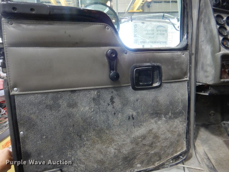 image for item DL0042 2006 Kenworth T300  utility / service truck