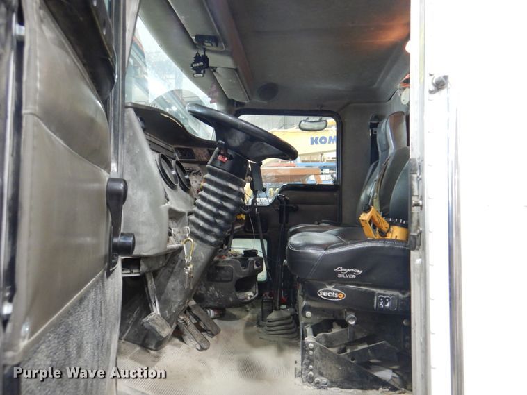 image for item DL0042 2006 Kenworth T300  utility / service truck