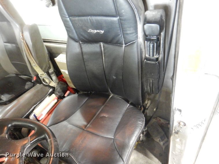 image for item DL0042 2006 Kenworth T300  utility / service truck