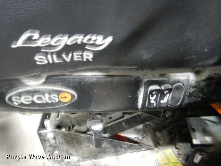 image for item DL0042 2006 Kenworth T300  utility / service truck