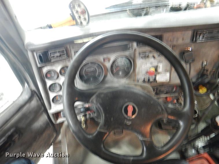 image for item DL0042 2006 Kenworth T300  utility / service truck