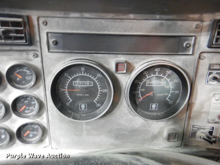 image for item DL0042 2006 Kenworth T300  utility / service truck