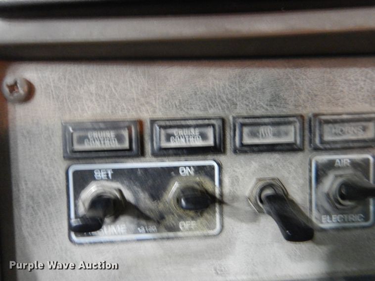 image for item DL0042 2006 Kenworth T300  utility / service truck