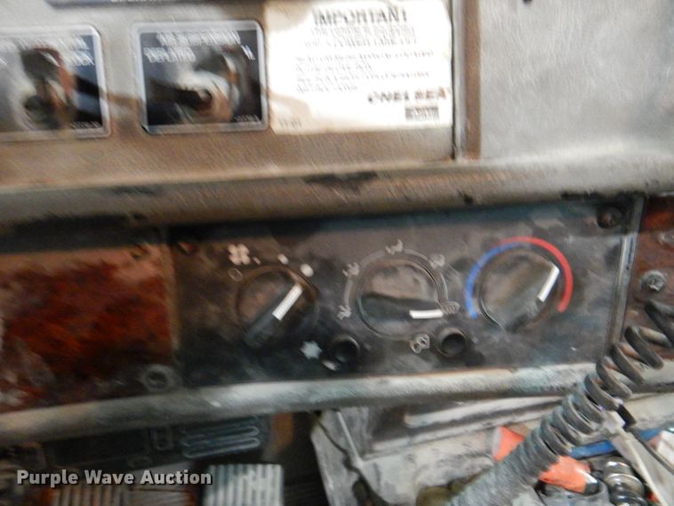 image for item DL0042 2006 Kenworth T300  utility / service truck