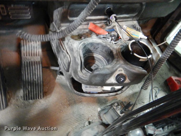 image for item DL0042 2006 Kenworth T300  utility / service truck