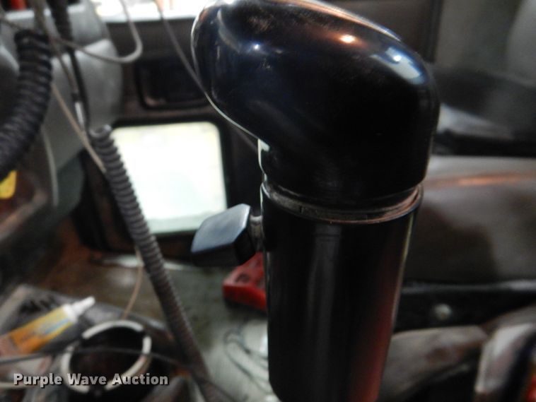 image for item DL0042 2006 Kenworth T300  utility / service truck