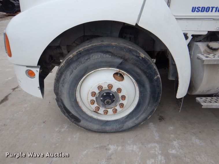 image for item DL0042 2006 Kenworth T300  utility / service truck