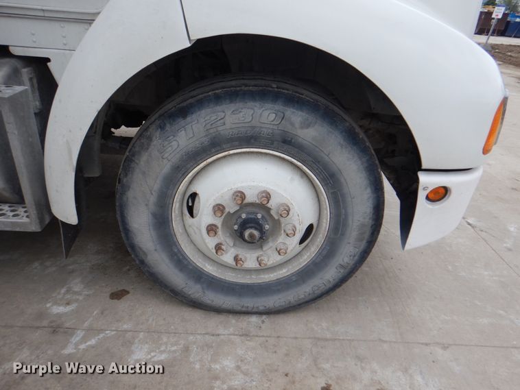 image for item DL0042 2006 Kenworth T300  utility / service truck