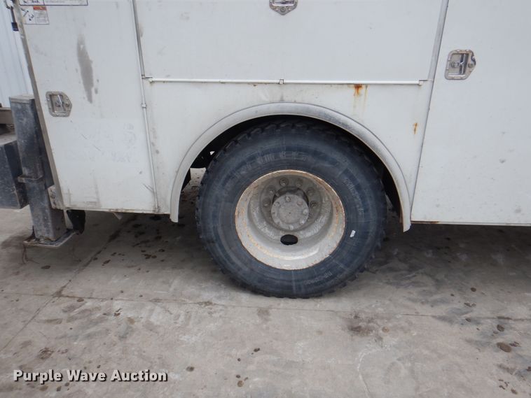 image for item DL0042 2006 Kenworth T300  utility / service truck