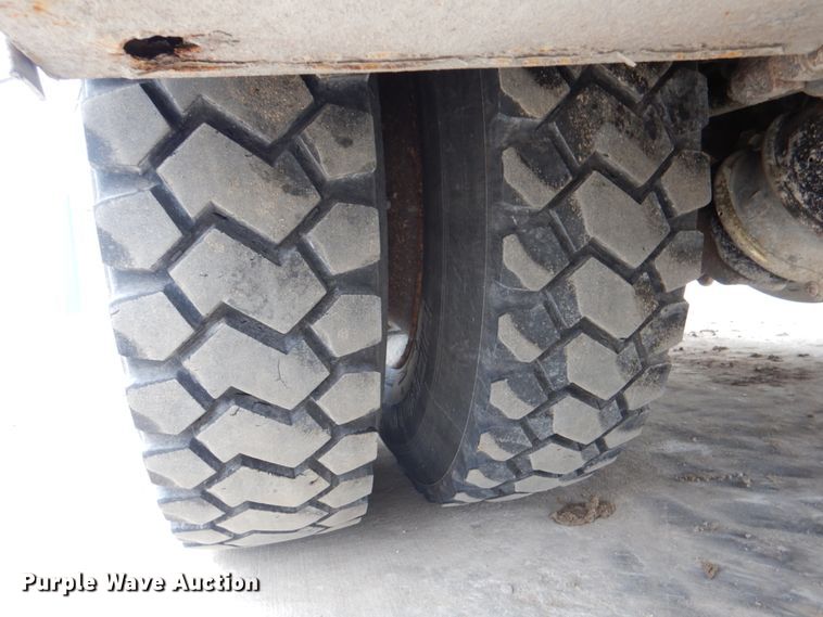 image for item DL0042 2006 Kenworth T300  utility / service truck