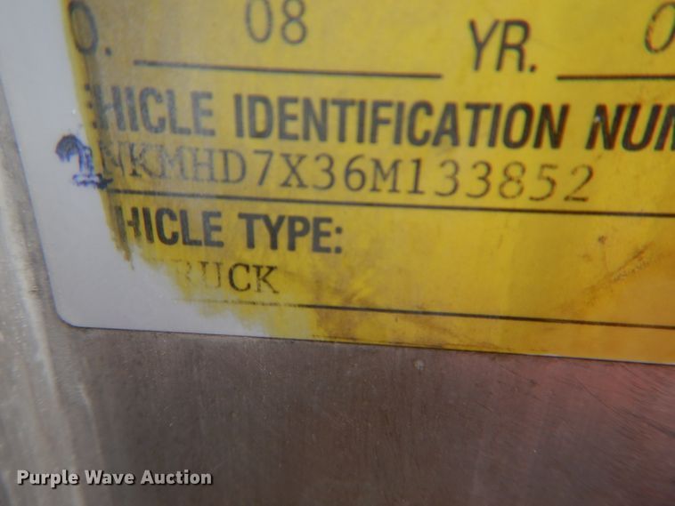 image for item DL0042 2006 Kenworth T300  utility / service truck