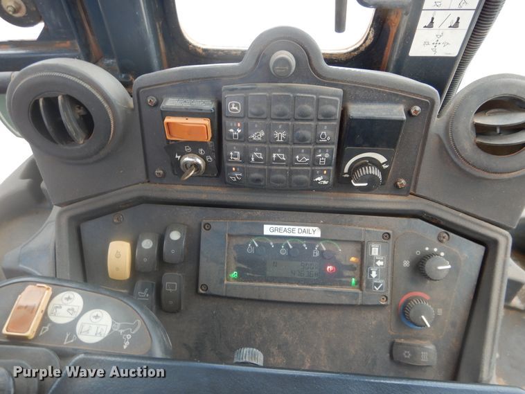 image for item DL0352 2008 John Deere 310SJ  backhoe