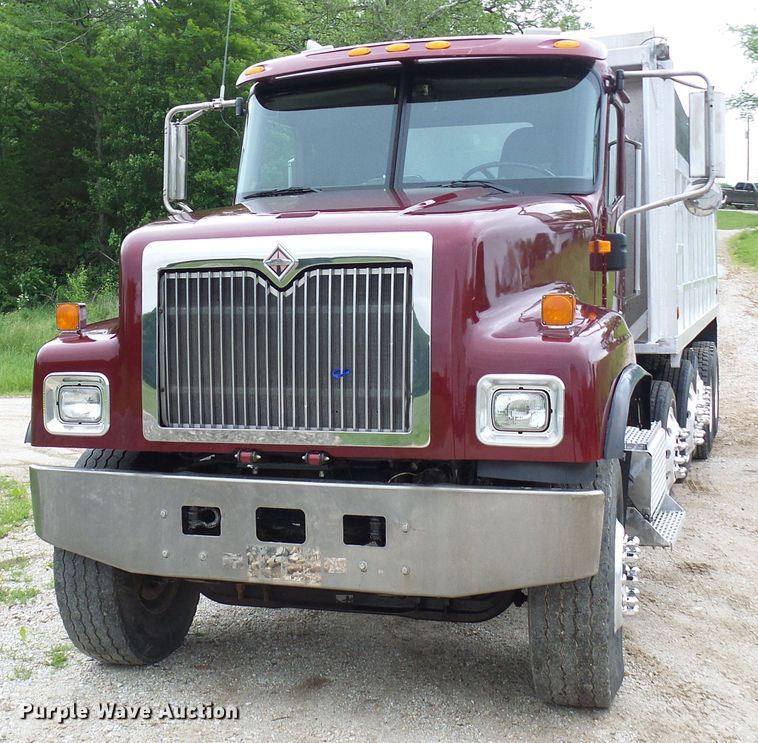 image for item DL0976 2002 International 5500i  dump truck