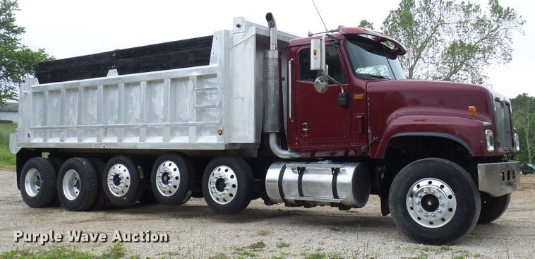 image for item DL0976 2002 International 5500i  dump truck