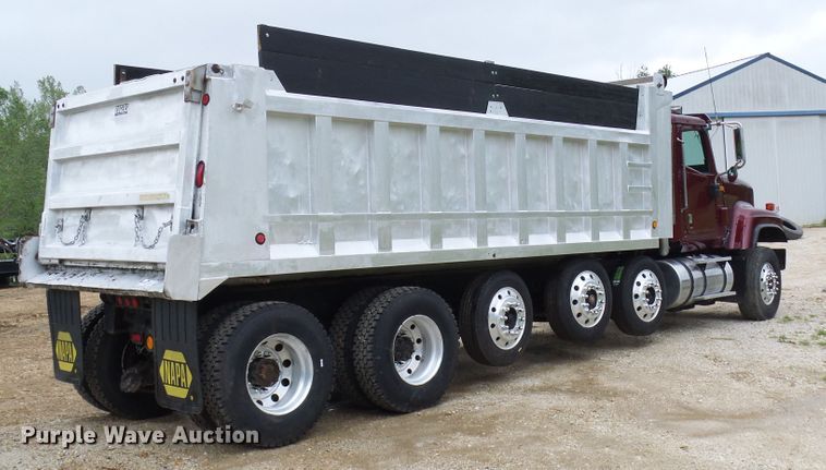 image for item DL0976 2002 International 5500i  dump truck