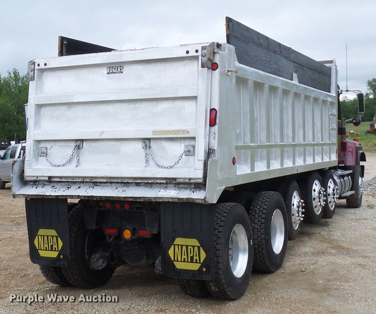 image for item DL0976 2002 International 5500i  dump truck