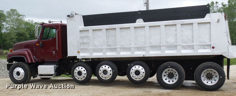 image for item DL0976 2002 International 5500i  dump truck