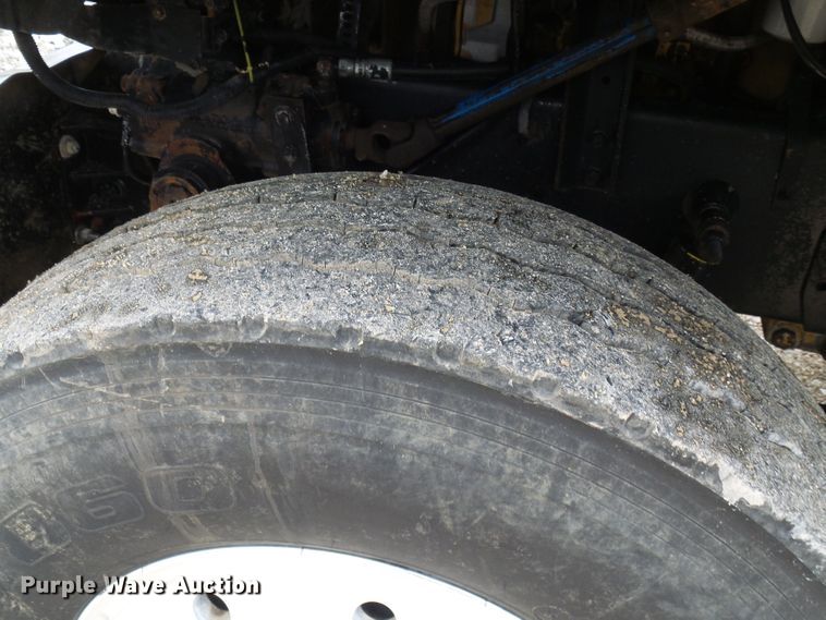 image for item DL0976 2002 International 5500i  dump truck