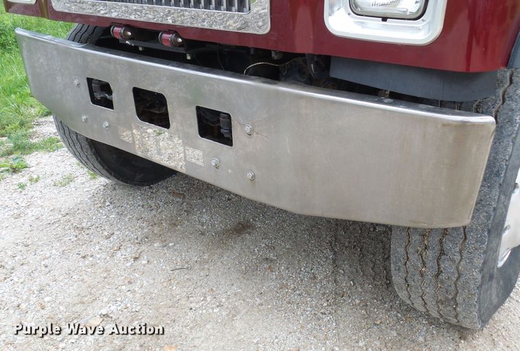 image for item DL0976 2002 International 5500i  dump truck