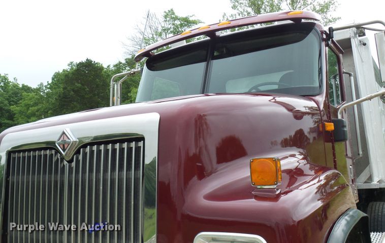 image for item DL0976 2002 International 5500i  dump truck